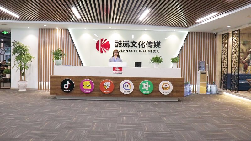 创意会议主题应具备独特性、创新性和吸引力。以下是一些构思创意主题的方法：